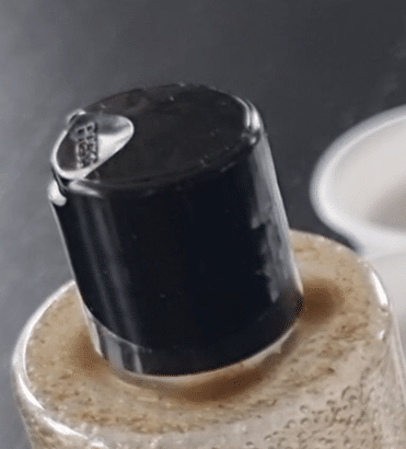 Lokkemiddelflaske med svart disc topp kork